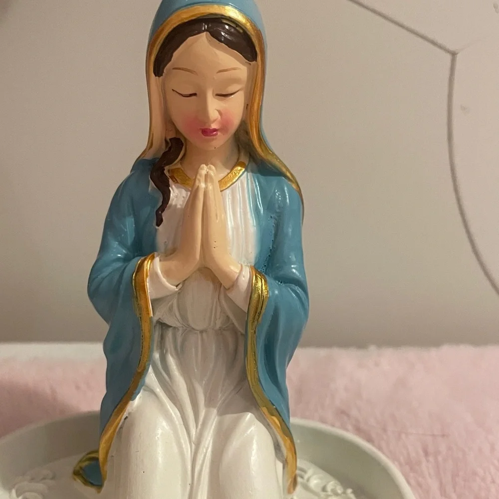 Blessed Mother Blue and White Figurine on Heart Tray Rosary Holder - Picture 2 of 5